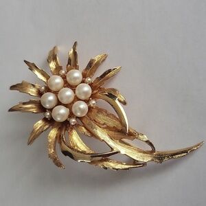 Vintage Keyes Gold and Pearl Brooch